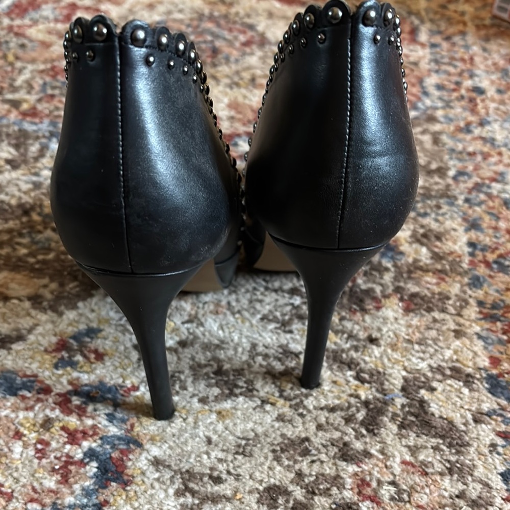 Elegant Black Women's Heels - Picture 5 of 7